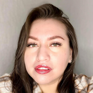 Mariel Díaz Headshot 6 of 6