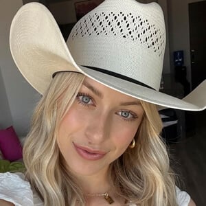Marika Lyszczyk Headshot 8 of 9