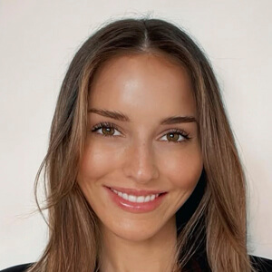 Marissa the PA Headshot 4 of 6