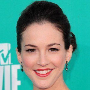 Martha MacIsaac - Bio, Family, Trivia | Famous Birthdays