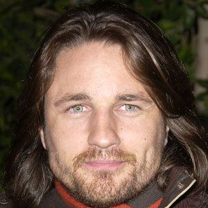 Martin Henderson Headshot 5 of 10