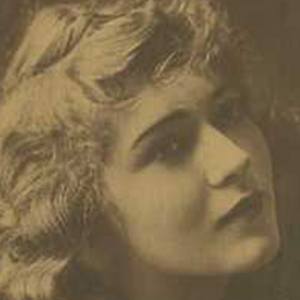 Mary Pickford Headshot 4 of 8