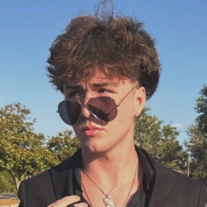 matt.burnsss Headshot 4 of 9