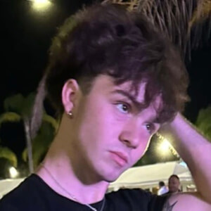 matt.burnsss Headshot 5 of 9