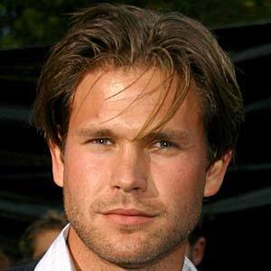 Matthew Davis Height, Weight, Age, Affairs, Wife & More » StarsUnfolded