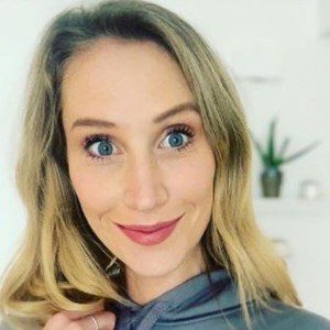 Maude Garrett Headshot 5 of 10