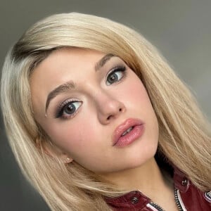 Max Reeves Headshot 6 of 10
