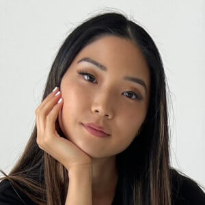 Meili Zhang Headshot 2 of 5