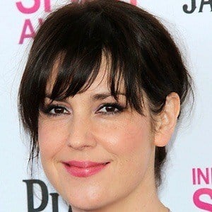 Melanie Lynskey - Bio, Family, Trivia | Famous Birthdays