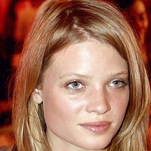 Melanie Thierry - Bio, Family, Trivia | Famous Birthdays