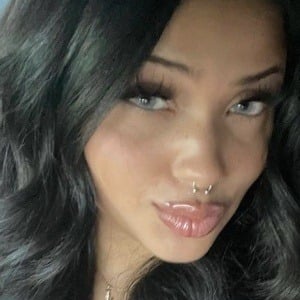 Melina Cohens Headshot 3 of 10