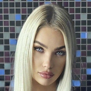 Melinda London Headshot 7 of 10