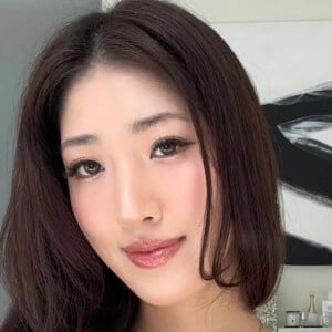 Melissa Sol Lee Headshot 3 of 6