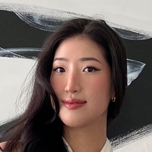 Melissa Sol Lee Headshot 4 of 6