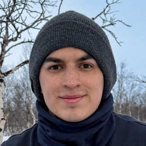 Memo Alvarez Headshot 4 of 9