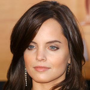 Mena Suvari Headshot 8 of 10