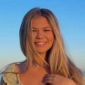 Mia Howerton Headshot 6 of 9