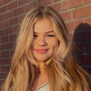 Mia Howerton Headshot 7 of 9