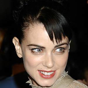 Mia Kirshner - Bio, Family, Trivia | Famous Birthdays