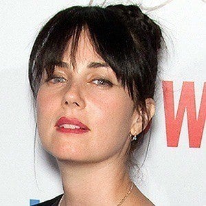 Mia Kirshner - Bio, Family, Trivia | Famous Birthdays