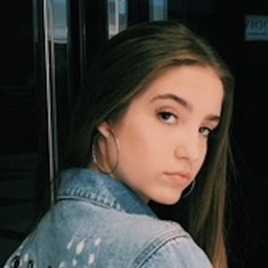Mia Mugavero Headshot