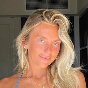 Mia Positano Headshot 6 of 7