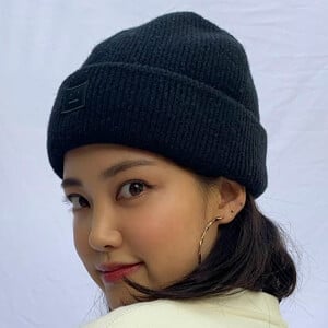 Michelle Choi Headshot 10 of 13