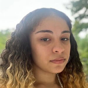 Michelle Jones Headshot 4 of 4