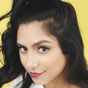 Michelle Khare, Wikitubia