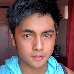 Miguel Tanfelix Headshot 4 of 7