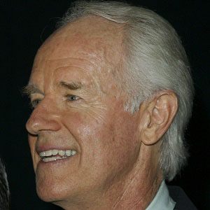 Mike Farrell - Bio, Family, Trivia | Famous Birthdays