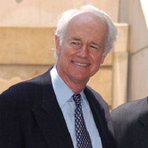 Mike Farrell - Bio, Family, Trivia | Famous Birthdays