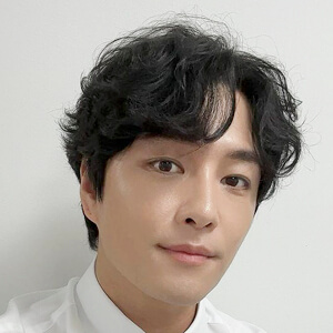 Min Woo-hyuk Headshot 5 of 6