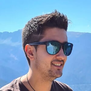 Minimuh Headshot 2 of 2