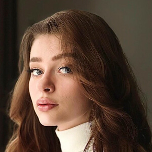 milena.bjr Headshot 5 of 8