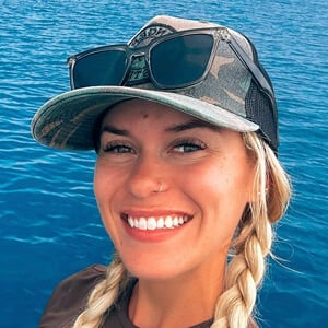 Molly Dixon Headshot 2 of 6