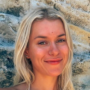 Molly Dixon Headshot 3 of 6