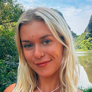 Molly Dixon Headshot 4 of 6