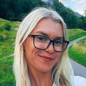 Molly Dixon Headshot 5 of 6