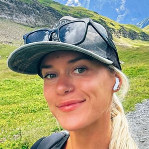 Molly Dixon Headshot 6 of 6