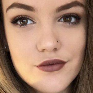 Molly Thompson Headshot