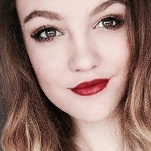 Molly Thompson Headshot