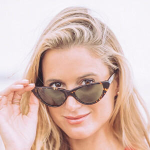 Mon Rovi Headshot 4 of 9