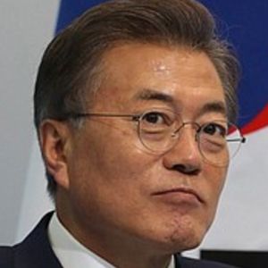 Moon Jae-in Headshot 4 of 5