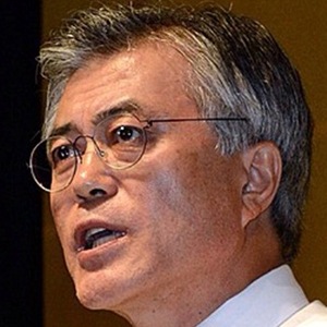 Moon Jae-in Headshot 5 of 5