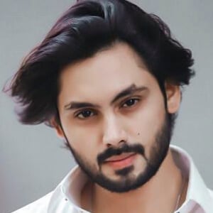 Mujtaba Lakhani Headshot 3 of 5