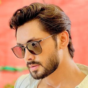 Mujtaba Lakhani Headshot 4 of 5
