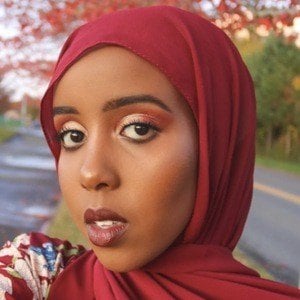 Munera Ahmed Headshot 2 of 3