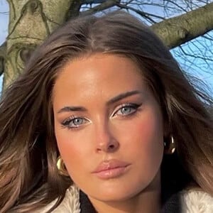 Murielle Van Schaik Headshot 5 of 8