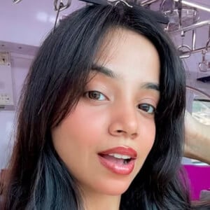 Muskan Karia Headshot 5 of 10